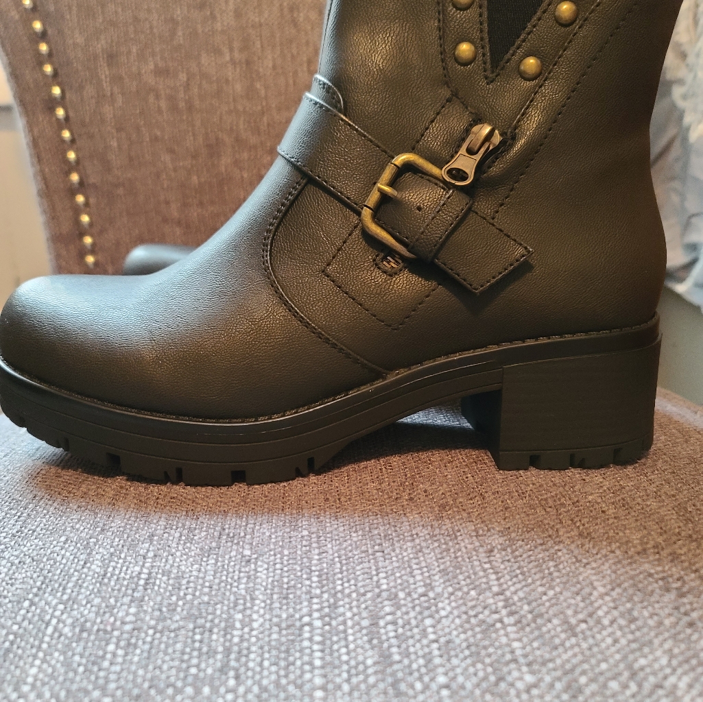 Black Boots